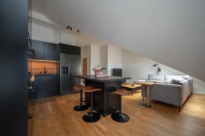 Central & Cozy Rooftop Flat